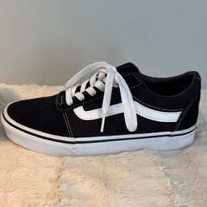 Vans Women’s Black and White Sneakers